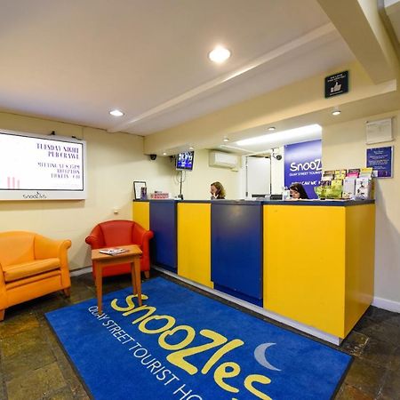 Snoozles Quay Street Tourist Hostel Galway Exteriör bild
