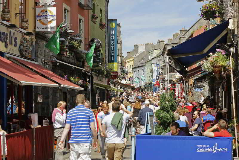 Snoozles Quay Street Tourist Hostel Galway Exteriör bild