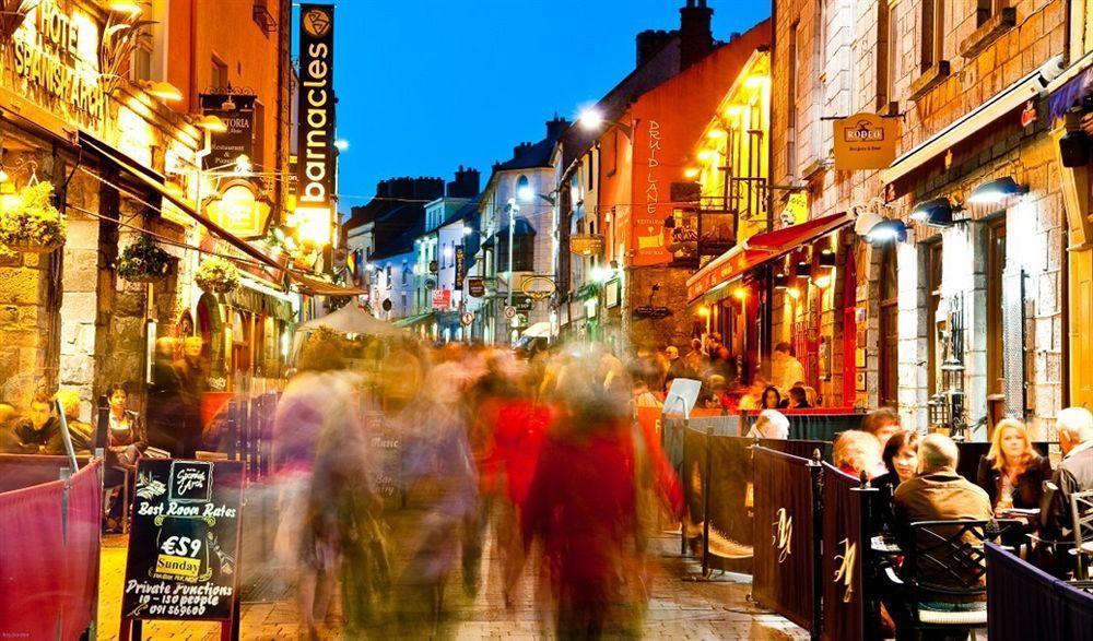 Snoozles Quay Street Tourist Hostel Galway Exteriör bild
