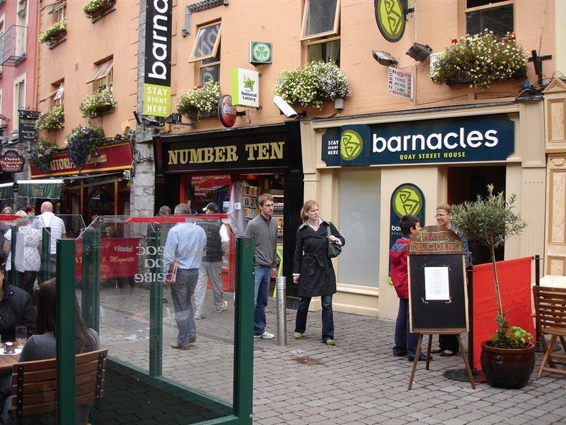 Snoozles Quay Street Tourist Hostel Galway Exteriör bild