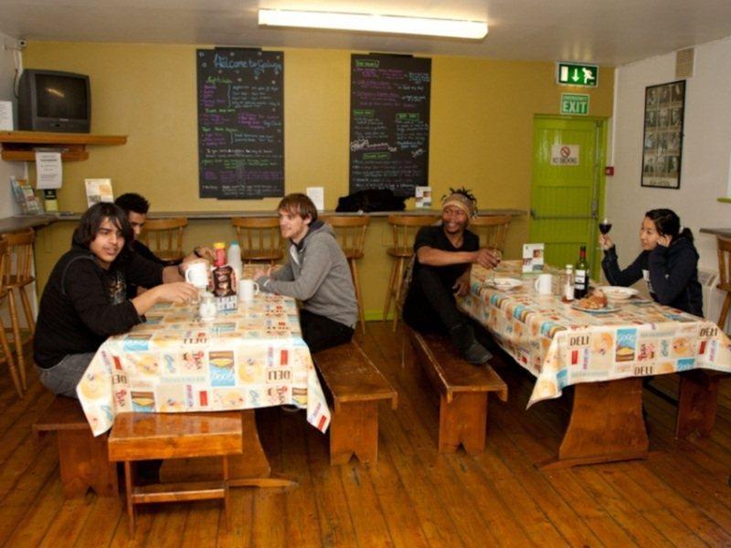 Snoozles Quay Street Tourist Hostel Galway Exteriör bild