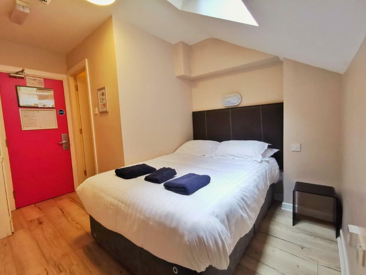 Snoozles Quay Street Tourist Hostel Galway Exteriör bild
