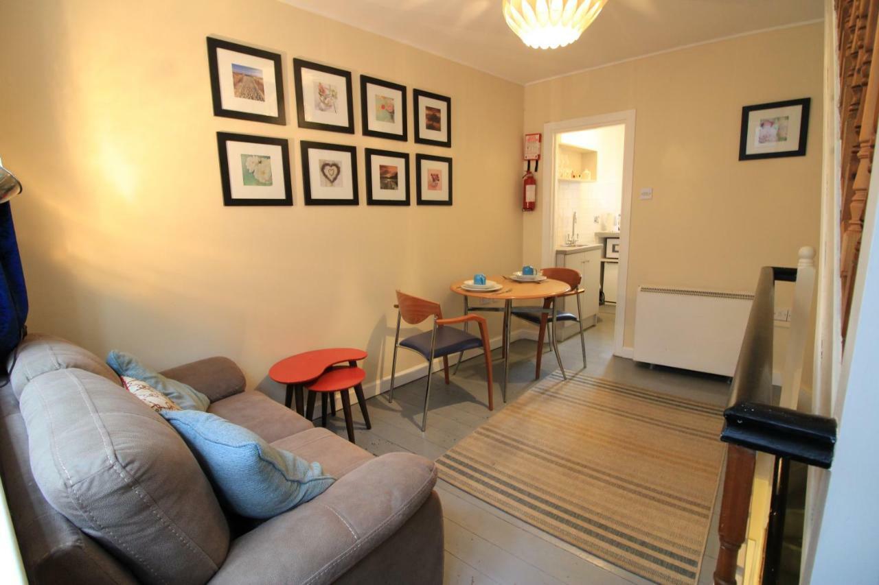 Snoozles Quay Street Tourist Hostel Galway Exteriör bild