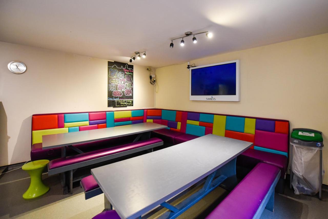 Snoozles Quay Street Tourist Hostel Galway Exteriör bild