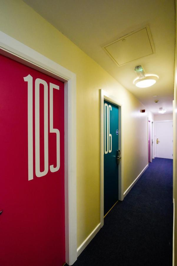 Snoozles Quay Street Tourist Hostel Galway Exteriör bild