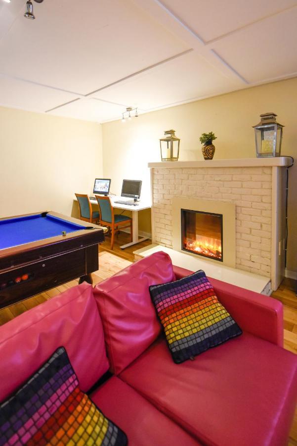 Snoozles Quay Street Tourist Hostel Galway Exteriör bild